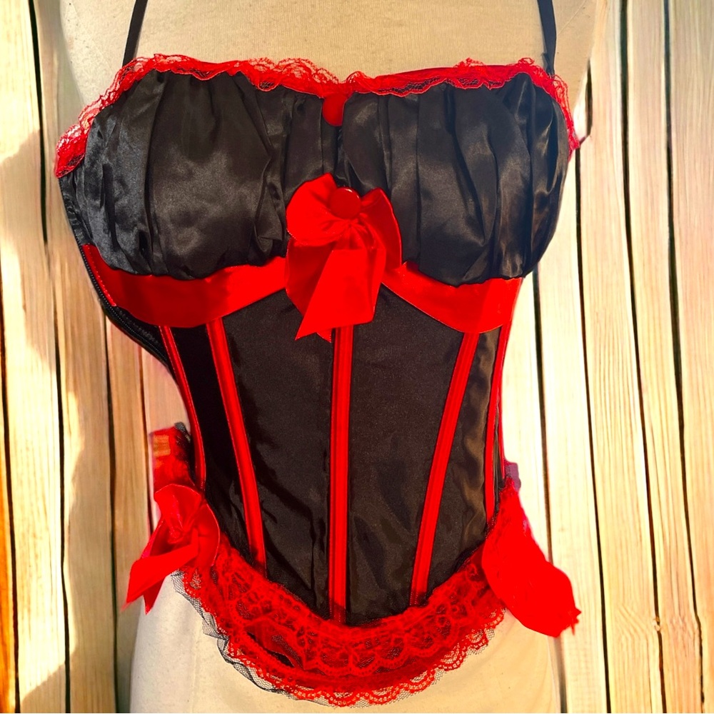 Red and black women’s Corset zipper closure and lace